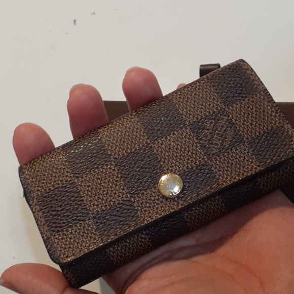 Louie Vuitton Damier Ebene Canvas 4 Key Card Holder - Picture 2 of 12